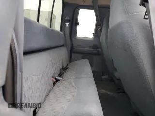 1999 Ford F-350 XL z VIN 1FTWX33F7XEA28950, wystawiony jako Copart lot #85951064 z przebiegiem 320 667 mil mil oraz Nie do naprawy • Non repairable. Historia ofert i sprzedaży dostępna na DreamBid. Obrazek 10.