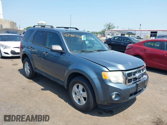 2010 Ford Escape XLT z VIN 1FMCU9DG0AKC42348, wystawiony jako IAAI lot #42421620 z przebiegiem 178 321 mil mil oraz . Historia ofert i sprzedaży dostępna na DreamBid. Obrazek 1.