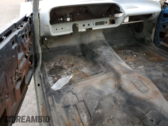 1963 Chevrolet Impala z VIN 31847B122571, wystawiony jako Copart lot #45565345 z przebiegiem Nie podano mil oraz Czysty tytuł • Clean title. Historia ofert i sprzedaży dostępna na DreamBid. Obrazek 8.