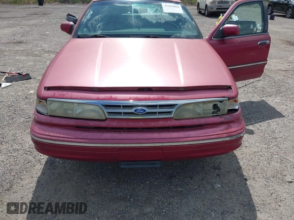 1995 Ford Crown Victoria z VIN 2FALP73W7SX173882, wystawiony jako IAAI lot #42459860 z przebiegiem 125 958 mil mil oraz . Historia ofert i sprzedaży dostępna na DreamBid. Obrazek 6.