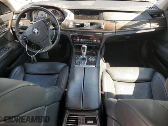 2009 BMW 7 Series 750Li z VIN WBAKB83559CY60221, wystawiony jako Copart lot #46941725 z przebiegiem 109 669 mil mil oraz Czysty tytuł • Clean title. Historia ofert i sprzedaży dostępna na DreamBid. Obrazek 8.
