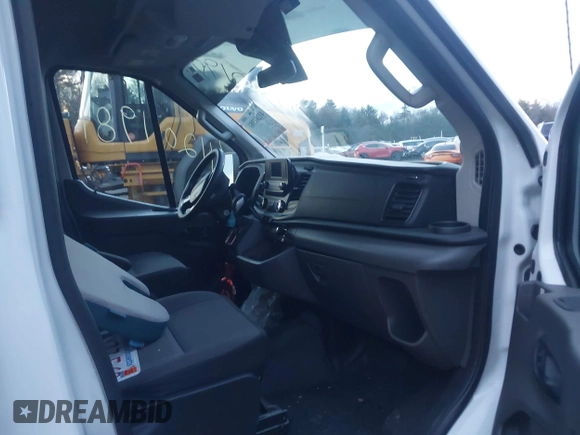 2020 Ford Transit Cargo z VIN 1FTBR2C87LKA34635, wystawiony jako IAAI lot #41201981 z przebiegiem 89 814 mil mil oraz . Historia ofert i sprzedaży dostępna na DreamBid. Obrazek 5.