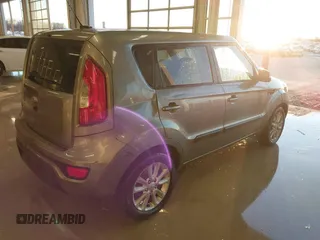 2013 Kia Soul ! with VIN KNDJT2A69D7609014, listed as a IAAI auction lot 41393337 with 259,707 mi miles. Bid and sale history available at carsss.com. Image 4.