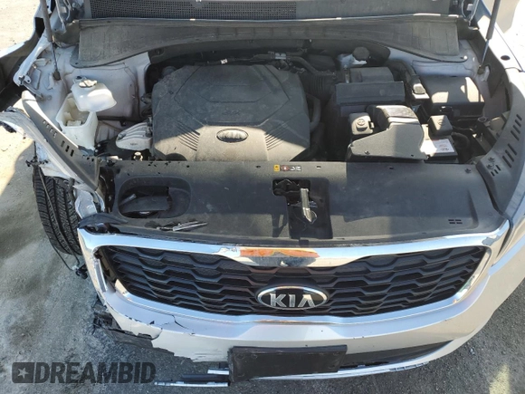 2019 Kia Sorento LX z VIN 5XYPG4A50KG463698, wystawiony jako Copart lot #50088435 z przebiegiem 68 787 mil mil oraz Szkoda całkowita • Salvage title. Historia ofert i sprzedaży dostępna na DreamBid. Obrazek 13.