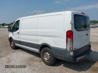 2015 Ford Transit Cargo z VIN 1FTNE1ZM4FKB15801, wystawiony jako IAAI lot #42674219 z przebiegiem 228 634 mil mil oraz . Historia ofert i sprzedaży dostępna na DreamBid. Obrazek 3.