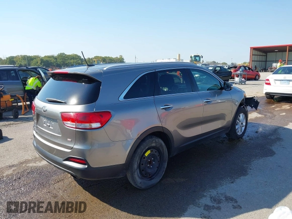 2016 Kia Sorento LX with VIN 5XYPG4A3XGG120676, listed as a IAAI auction lot 40568581 with 179,418 mi miles. Bid and sale history available at carsss.com. Image 4.