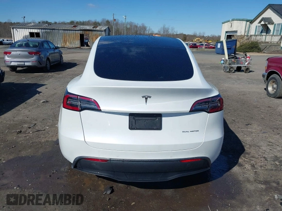 2021 Tesla Model Y Long Range with VIN 5YJYGAEE6MF196610, listed as a IAAI auction lot 41516909 with 30,431 mi miles. Bid and sale history available at carsss.com. Image 17.