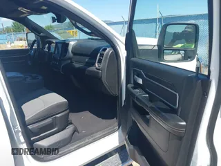 2024 Ram 2500 Big Horn with VIN 3C6UR5DJXRG275902, listed as a IAAI auction lot 42663645 with 29,066 mi miles and . Bid and sale history available at DreamBid. Image 5.