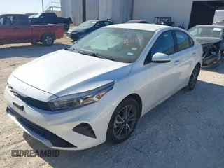 2022 Kia Forte LXS z VIN 3KPF24AD7NE479402, wystawiony jako IAAI lot #41629995 z przebiegiem 54 864 mil mil oraz . Historia ofert i sprzedaży dostępna na DreamBid. Obrazek 17.
