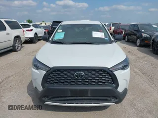 2023 Toyota Corolla Cross L z VIN 7MUAAAAG7PV070367, wystawiony jako IAAI lot #41794154 z przebiegiem 21 407 mil mil oraz . Historia ofert i sprzedaży dostępna na DreamBid. Obrazek 12.
