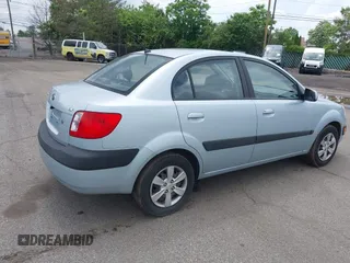 2008 Kia Rio LX z VIN KNADE123586342565, wystawiony jako IAAI lot #42399836 z przebiegiem 122 666 mil mil oraz . Historia ofert i sprzedaży dostępna na DreamBid. Obrazek 4.