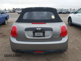 2016 MINI Convertible z VIN WMWWG5C51G3A81075, wystawiony jako IAAI lot #41681717 z przebiegiem 54 956 mil mil oraz . Historia ofert i sprzedaży dostępna na DreamBid. Obrazek 16.