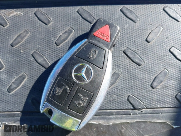 2008 Mercedes-Benz E-Class Luxury 3.5L with VIN WDBUF56X68B184781, listed as a IAAI auction lot 41812271 with 180,567 mi miles. Bid and sale history available at carsss.com. Image 11.