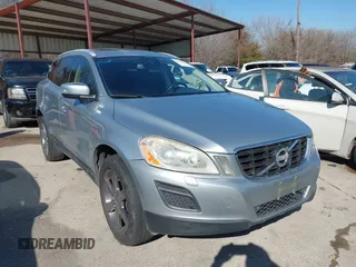 2013 Volvo XC60 3.2L z VIN YV4952DL1D2370356, wystawiony jako IAAI lot #41332064 z przebiegiem 253 457 mil mil oraz . Historia ofert i sprzedaży dostępna na DreamBid. Obrazek 1.