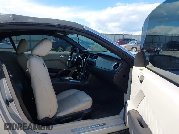 2011 Ford Mustang V6 with VIN 1ZVBP8EM6B5112240, listed as a IAAI auction lot 42030995 with 191,205 mi miles and . Bid and sale history available at carsss.com. Image 5.