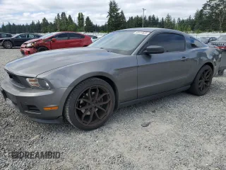 2011 Ford Mustang V6 z VIN 1ZVBP8AM6B5165784, wystawiony jako Copart lot #63337625 z przebiegiem 178 110 mil mil oraz Szkoda całkowita • Salvage title. Historia ofert i sprzedaży dostępna na DreamBid. Obrazek 1.