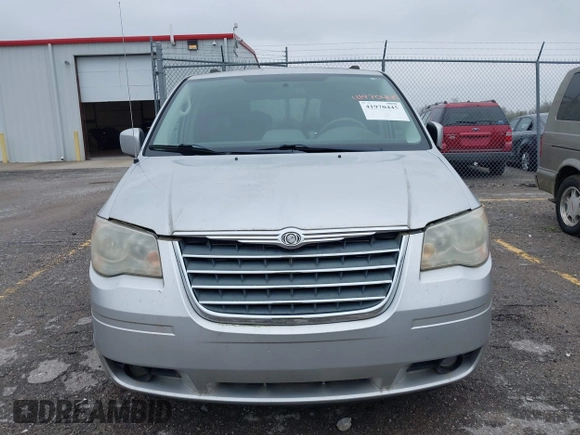 2010 Chrysler Town & Country Touring z VIN 2A4RR5D12AR265985, wystawiony jako IAAI lot #41970445 z przebiegiem 125 635 mil mil oraz . Historia ofert i sprzedaży dostępna na DreamBid. Obrazek 12.