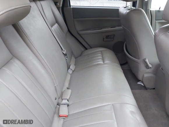 2005 Jeep Grand Cherokee Laredo with VIN 1J4GR48K35C702010, listed as a IAAI auction lot 41043017 with 150,565 mi miles. Bid and sale history available at carsss.com. Image 8.
