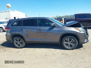 2019 Toyota Highlander LE with VIN 5TDZZRFH6KS306098, listed as a IAAI auction lot 41712844 with 92,056 mi miles and . Bid and sale history available at DreamBid. Image 13.