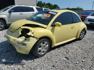 2002 Volkswagen Beetle GLS with VIN 3VWCK21C82M406455, listed as a Copart auction lot 61455285 with 162,170 mi miles and Salvage title. Bid and sale history available at DreamBid. Image 1.