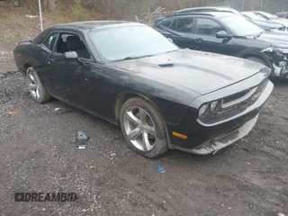 2011 Dodge Challenger z VIN 2B3CJ4DG6BH509941, wystawiony jako IAAI lot #41555200 z przebiegiem 158 462 mil mil oraz . Historia ofert i sprzedaży dostępna na DreamBid. Obrazek 1.