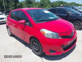 2013 Toyota Yaris L z VIN JTDKTUD38DD543333, wystawiony jako IAAI lot #42521111 z przebiegiem 148 218 mil mil oraz . Historia ofert i sprzedaży dostępna na DreamBid. Obrazek 1.