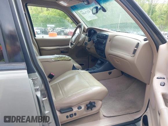 2000 Ford Explorer Eddie Bauer z VIN 1FMDU74E2YUA00568, wystawiony jako IAAI lot #42176409 z przebiegiem 150 479 mil mil oraz . Historia ofert i sprzedaży dostępna na DreamBid. Obrazek 5.