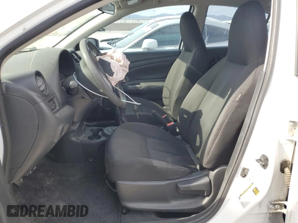 2017 Nissan Versa S z VIN 3N1CN7APXHL867247, wystawiony jako Copart lot #54205165 z przebiegiem 98 164 mil mil oraz Szkoda całkowita • Salvage title. Historia ofert i sprzedaży dostępna na DreamBid. Obrazek 7.