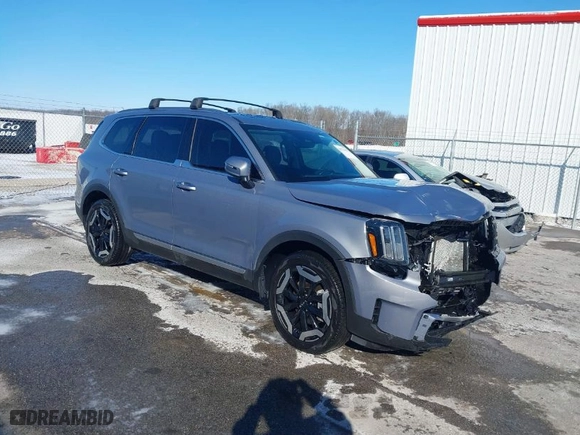 2023 Kia Telluride S with VIN 5XYP6DGC9PG368718, listed as a IAAI auction lot 41576193 with 23,928 mi miles. Bid and sale history available at carsss.com. Image 1.