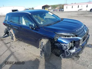 2022 Mitsubishi Outlander SEL z VIN JA4J4VA82NZ071627, wystawiony jako IAAI lot #41040195 z przebiegiem 62 501 mil mil oraz . Historia ofert i sprzedaży dostępna na DreamBid. Obrazek 1.