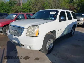 2007 GMC Yukon SLE w/3SA with VIN 1GKFC13C77R312288, listed as a IAAI auction lot 41970782 with 187,968 mi miles. Bid and sale history available at carsss.com. Image 2.