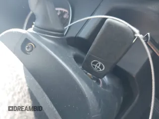 2023 Toyota Camry SE z VIN 4T1G11AK6PU770039, wystawiony jako IAAI lot #41375553 z przebiegiem 46 352 mil mil oraz . Historia ofert i sprzedaży dostępna na DreamBid. Obrazek 11.