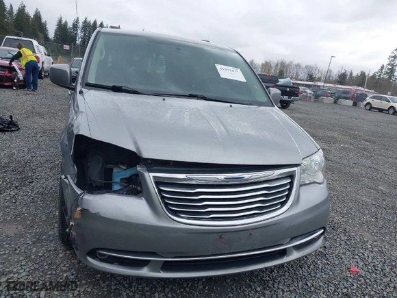 2016 Chrysler Town & Country Touring with VIN 2C4RC1BG4GR292735, listed as a IAAI auction lot 41931677 with 140,708 mi miles. Bid and sale history available at carsss.com. Image 12.