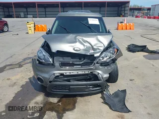 2013 Kia Soul + z VIN KNDJT2A63D7607176, wystawiony jako IAAI lot #42106454 z przebiegiem 130 814 mil mil oraz . Historia ofert i sprzedaży dostępna na DreamBid. Obrazek 12.