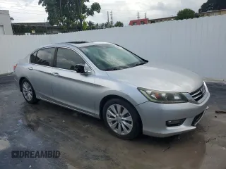 2014 Honda Accord Sedan EX-L with VIN 1HGCR2F88EA066682, listed as a Copart auction lot 71358384 with 152,489 mi miles and Clean Title. Bid and sale history available at carsss.com. Image 4.