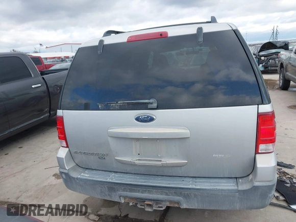 2006 Ford Expedition Special Service with VIN 1FMPU15526LA97931, listed as a IAAI auction lot 41296168 with 160,669 mi miles. Bid and sale history available at carsss.com. Image 17.
