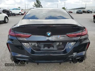 2021 BMW M8 z VIN WBSGV0C05MCF85718, wystawiony jako Copart lot #64518093 z przebiegiem 26 398 mil mil oraz . Historia ofert i sprzedaży dostępna na DreamBid. Obrazek 6.