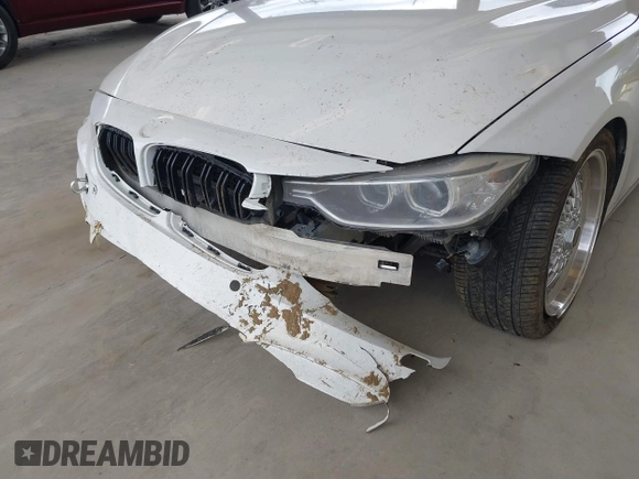 2013 BMW 3 Series 328i xDrive z VIN WBA3B3C55DF543926, wystawiony jako IAAI lot #42581984 z przebiegiem 144 346 mil mil oraz . Historia ofert i sprzedaży dostępna na DreamBid. Obrazek 6.
