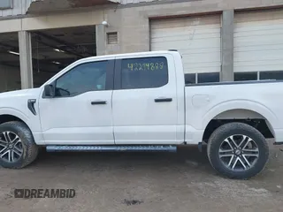 2022 Ford F-150 XL z VIN 1FTEW1EP1NKE50669, wystawiony jako IAAI lot #42294888 z przebiegiem 77 191 mil mil oraz . Historia ofert i sprzedaży dostępna na DreamBid. Obrazek 14.