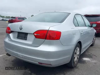 2014 Volkswagen Jetta S z VIN 3VW2K7AJ7EM217758, wystawiony jako IAAI lot #42461868 z przebiegiem 141 962 mil mil oraz . Historia ofert i sprzedaży dostępna na DreamBid. Obrazek 4.