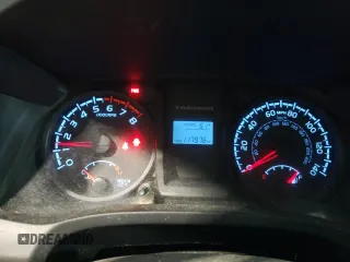 2017 Toyota Tacoma SR z VIN 5TFSX5EN4HX049906, wystawiony jako Copart lot #47266475 z przebiegiem 117 976 mil mil oraz Szkoda całkowita • Salvage title. Historia ofert i sprzedaży dostępna na DreamBid. Obrazek 9.