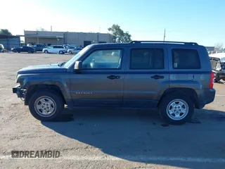2017 Jeep Patriot Sport z VIN 1C4NJPBB0HD121397, wystawiony jako IAAI lot #41709399 z przebiegiem 124 512 mil mil oraz . Historia ofert i sprzedaży dostępna na DreamBid. Obrazek 14.