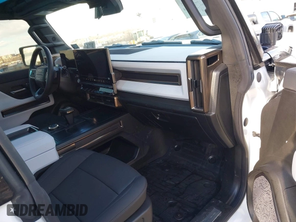 2025 GMC Hummer EV 3X with VIN 1GKB0RDC4SU101284, listed as a IAAI auction lot 41444686 with 4,548 mi miles. Bid and sale history available at carsss.com. Image 5.