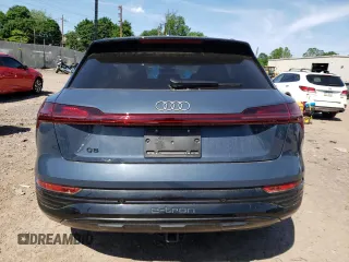 2024 Audi Q8 e-tron Premium Plus z VIN WA15AAGE7RB016864, wystawiony jako Copart lot #56564354 z przebiegiem 11 541 mil mil oraz Szkody całkowita. Historia ofert i sprzedaży dostępna na DreamBid. Obrazek 6.