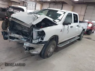 2023 Ram 2500 Tradesman z VIN 3C6UR5HL0PG529660, wystawiony jako IAAI lot #41491722 z przebiegiem 43 672 mil mil oraz . Historia ofert i sprzedaży dostępna na DreamBid. Obrazek 17.