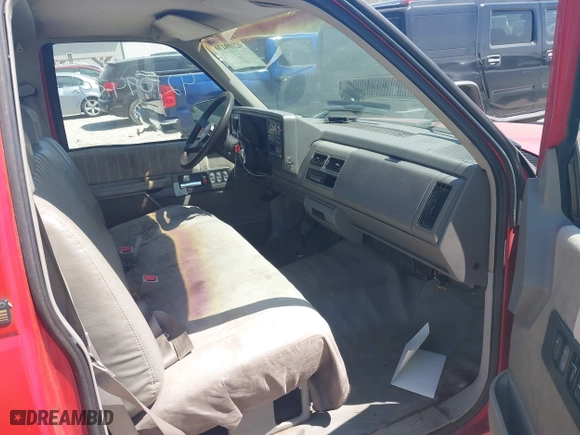 1994 Chevrolet C/K 2500 with VIN 1GCFC24KXRE116072, listed as a IAAI auction lot 42109439 with 212,142 mi miles. Bid and sale history available at carsss.com. Image 5.