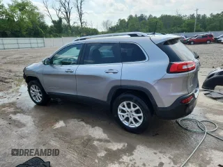 2017 Jeep Cherokee Latitude с VIN 1C4PJMCB5HW501880, выставлен на аукционе Copart как лот 62680875 с пробегом 185 491 миль миль и На запчасти • Non repairable. История ставок и продаж доступна на DreamBid. Изображение 2.