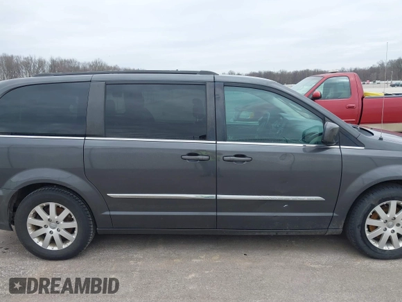 2016 Chrysler Town & Country Touring with VIN 2C4RC1BG4GR231224, listed as a IAAI auction lot 41750794 with 225,907 mi miles. Bid and sale history available at carsss.com. Image 14.