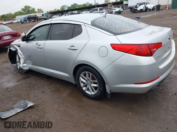 2013 Kia Optima LX z VIN KNAGM4A75D5431221, wystawiony jako IAAI lot #42244970 z przebiegiem 138 157 mil mil oraz . Historia ofert i sprzedaży dostępna na DreamBid. Obrazek 3.