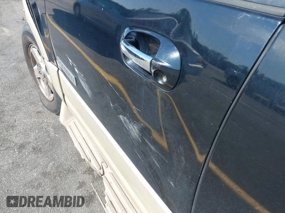 2008 Ford Expedition Eddie Bauer with VIN 1FMFU17518LA21130, listed as a IAAI auction lot 42559052 with 376,139 mi miles and . Bid and sale history available at DreamBid. Image 14.